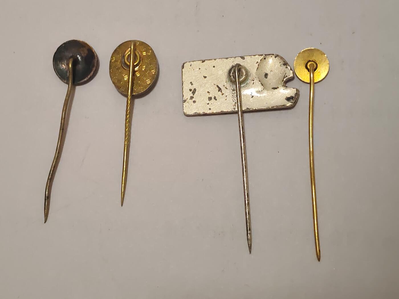 韵星假日拍卖第三十四期 -- Rimey Holidays Auction 34 民主德国插针一组 ddr金级体育 13.61.1963议会纪念证章