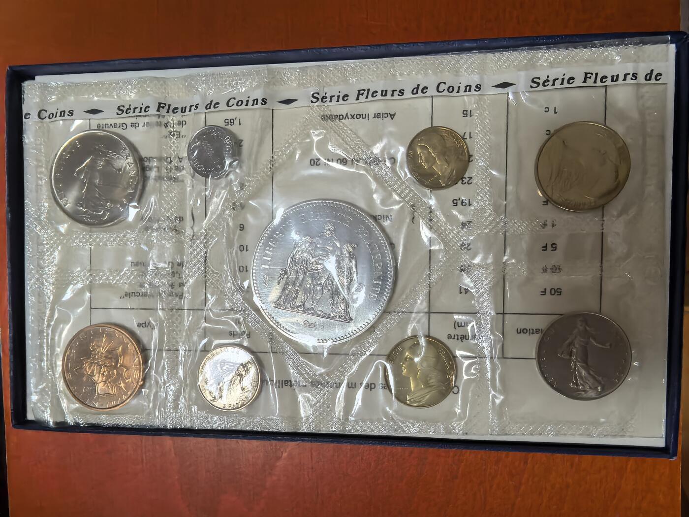 长老汇蛇年精选第九十场拍卖 1974法国9枚套币FDC，含50法郎大力神大银币1枚，30克900银，盒证全