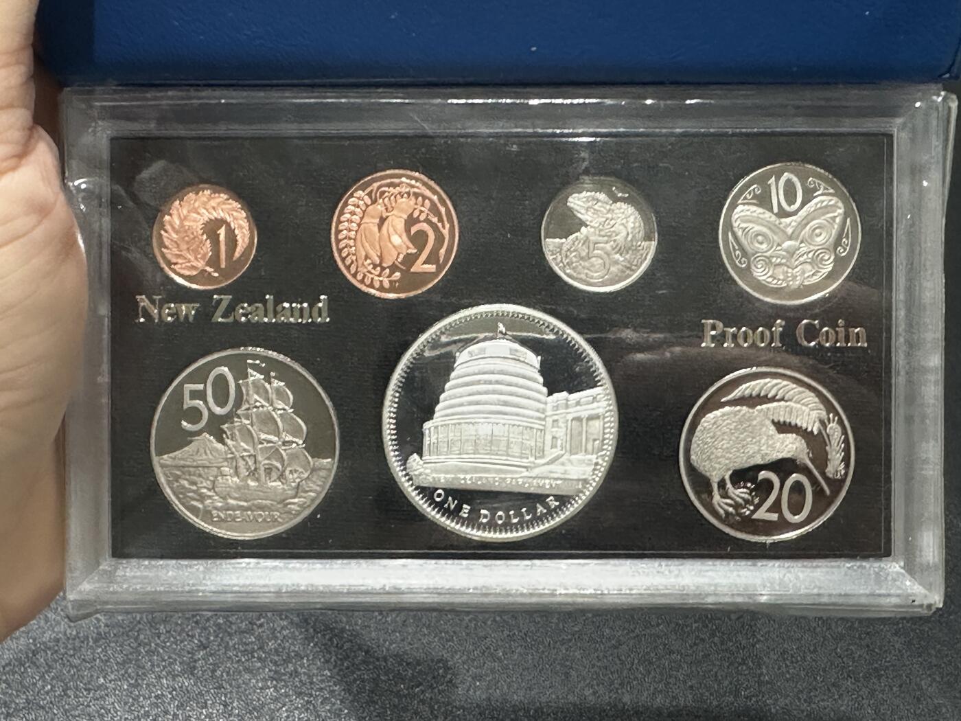 《外钞收藏家》第五百九十八期（2026年新年第一场）（本平台长期征集拍品、欢迎藏友们联系合作） 新西兰精制币一套7枚一起 1元为银币