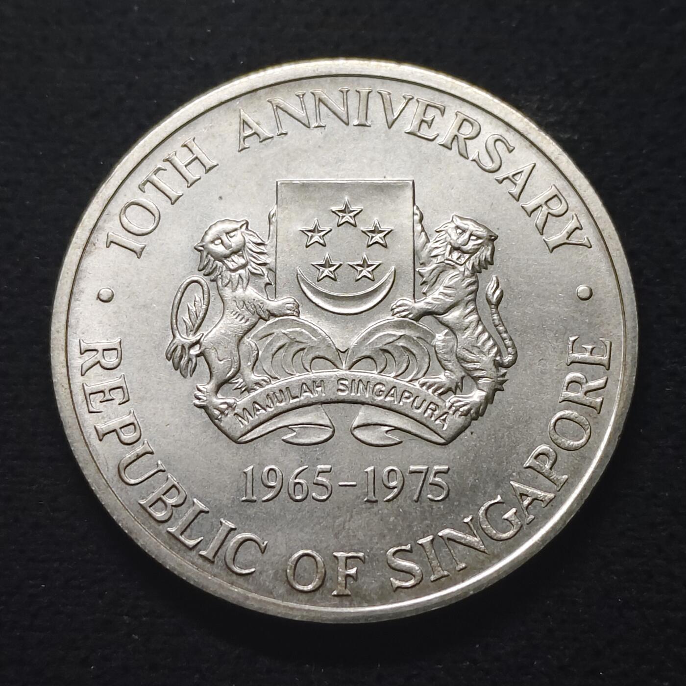 【全场包邮】纯粹捡漏拍491场（免费代拍第28场） 新加坡1975年10元独立10周年克朗型（40毫米31.1克）纪念银币