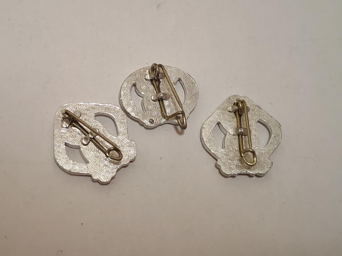 韵星假日拍卖第三十四期 -- Rimey Holidays Auction 34 民主德国体育技能证章插针一组