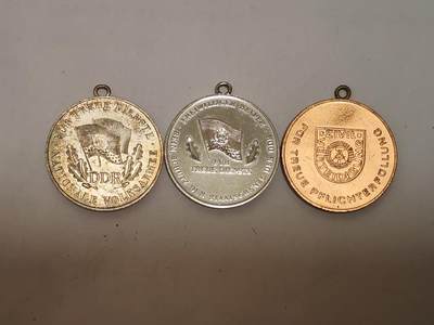 韵星假日拍卖第三十四期 -- Rimey Holidays Auction 34 - 民主德国奖章一组-- 国家人民军银级服务 志愿保卫国界 铜级民防