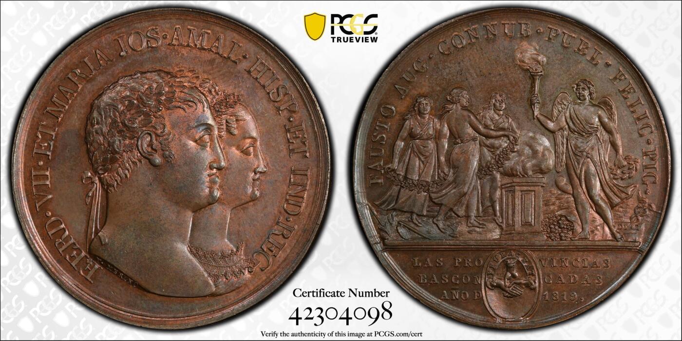 万国钱币拍卖第058期（万国新年大拍） PCGS SP64 1819年西班牙国王皇家婚礼原铸铜章 PC数据库唯一冠军。费迪南德七世，紫铜色包浆，高浮雕底板完美，44mm大尺寸厚实巧克力。正面是费迪南德和玛丽亚半身像，反面是圣坛前的手持祝福花环的美惠三女神，天使丘比特手持火炬。王室夫妇双手与上帝之手紧紧相握。两面均采用精心的艺术设计，具有动感和表现力的细节。明亮的铜色表面充分反射光线，实物很漂亮。