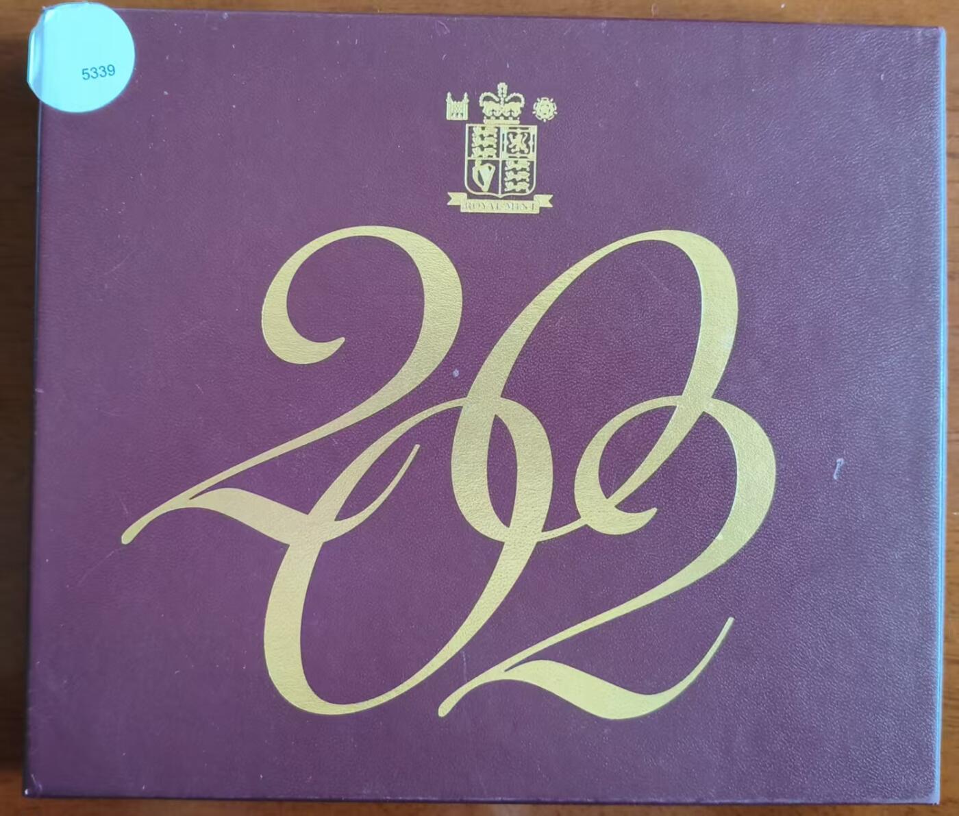 ❤️【币观天下】❤️ 第337期钱币拍卖- 2026.1.2周五晚上6点半场-长期征集拍品 英国2002年精制套币 女王登基50周年金禧纪念五镑 英格兰三狮一镑