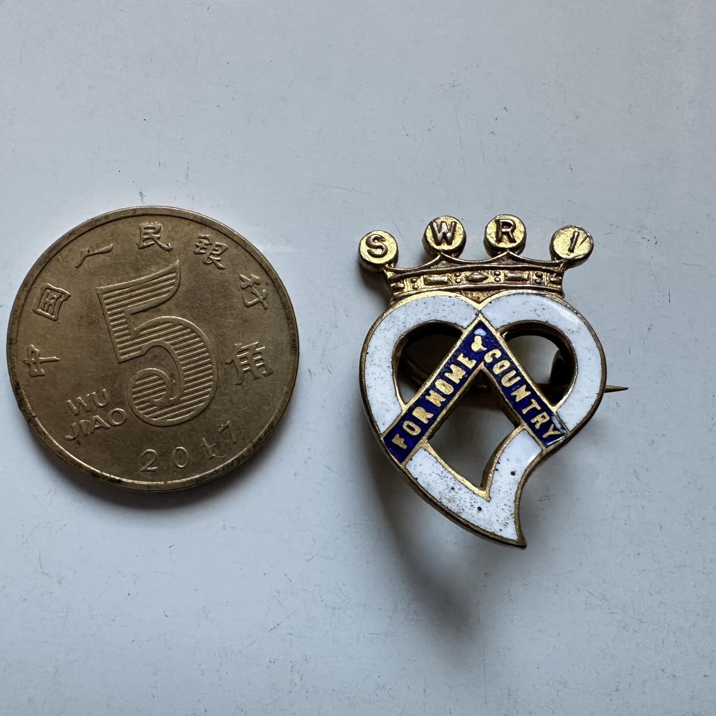 🌹外币初藏🌹🐯2026年第1场  每周二四六晚8️⃣点 接代拍 英国SRWI会员徽章 珐琅工艺