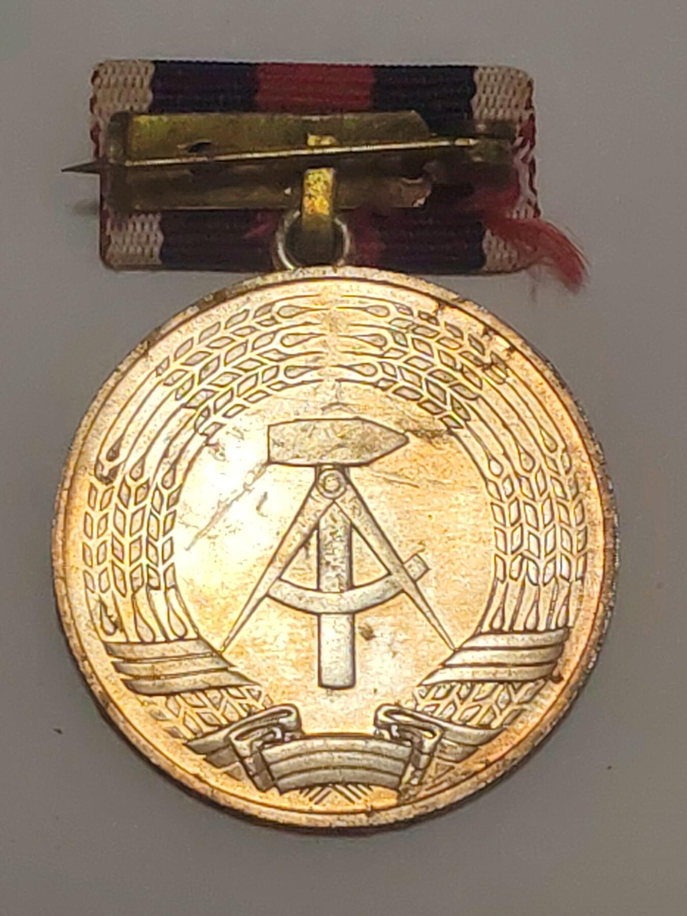 韵星假日拍卖第三十四期 -- Rimey Holidays Auction 34 民主德国银级消防忠诚服务奖章