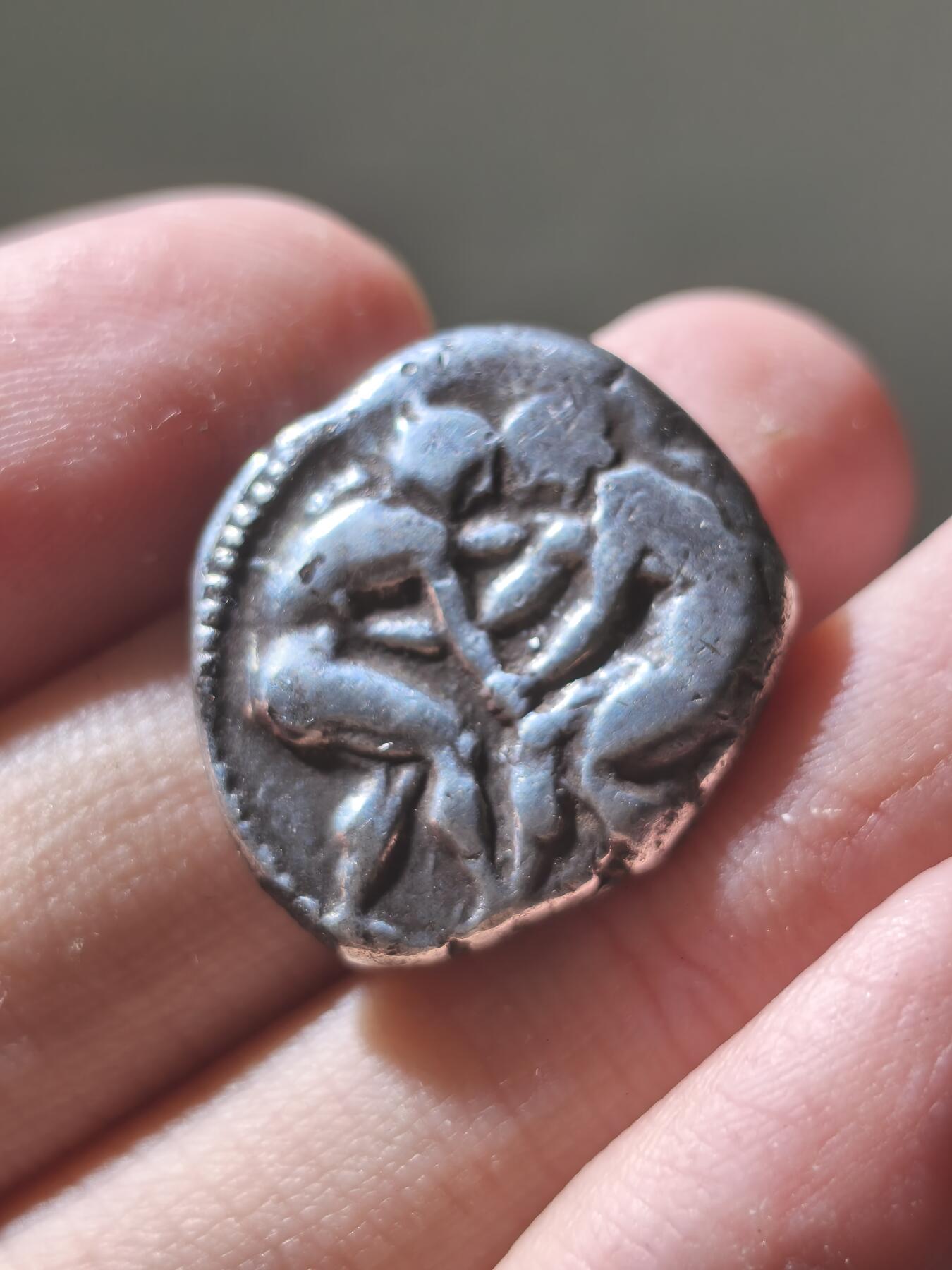 星盘世界钱币2026一月十日新年古典精品大拍 精彩纷呈 古希腊 潘菲利亚地区 公元前4世纪 奥运会摔跤手和投石手 10.7g斯塔特银币正面为两名摔跤手近身缠斗的写实图案