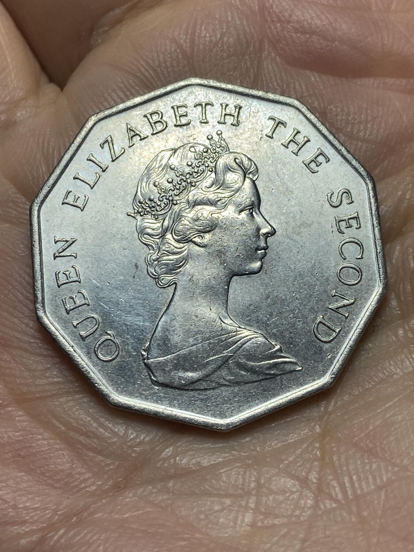 2026年第二场(总第一百七十一场）外国好品散币场(免佣金) 香港1976年5元(伊丽莎白二世中年花冠，十边形大五元，首发年仅发行3年)