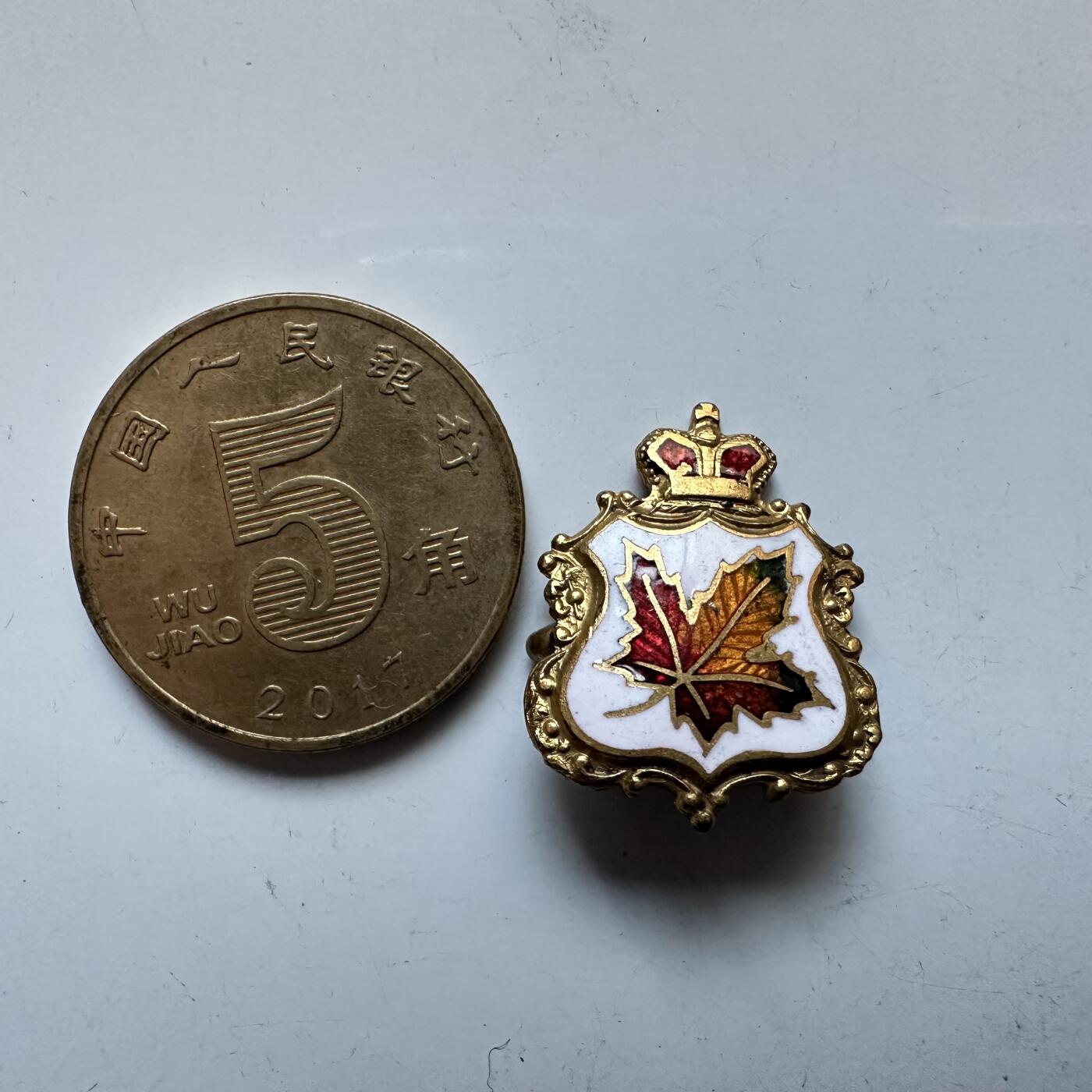 🌹外币初藏🌹🐯2026年第1场  每周二四六晚8️⃣点 接代拍 皇冠枫叶胸针 珐琅工艺