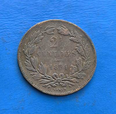 外国优质老铜币高银银币，周六九点倒数截拍，满百包邮，持续收拍 - 卢森堡大公国1854 年 2½ 分铜币，属君主制早期铸币。正面花环寄繁荣愿景，背面纹章（雄狮、王冠）彰王权威严，凝萃 19 世纪欧陆币艺。见证大公国货币体系初创，承载小国近代化脉络，存世因年代久远渐稀。是解码卢森堡早期历史、收藏欧陆小众币的独特标本 。