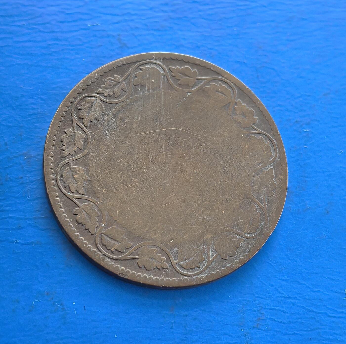 外国优质老铜币高银银币，周六九点倒数截拍，满百包邮，持续收拍 加拿大爱德华七世统治期 1 分铜币，属英联邦殖民遗存。正面国王像牵帝国脉络，背面枫叶纹（加拿大象征）环饰，青铜包浆凝百年痕。见证加拿大向自治过渡，存世渐稀，解码北美殖民史，收藏融王权符号与地域文化，是触摸英联邦时代脉络的独特标本 。