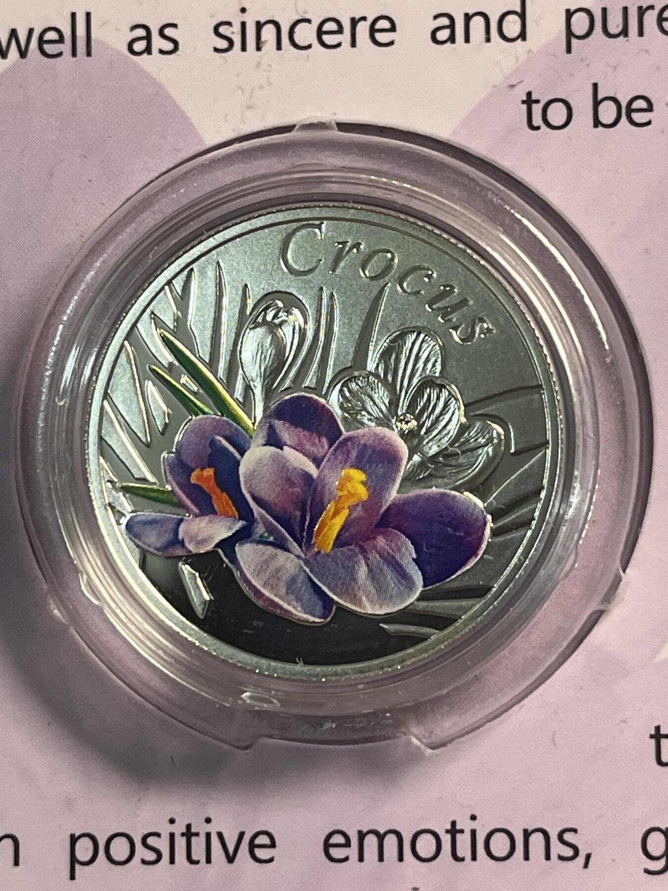 ❤️【币观天下】❤️ 第337期钱币拍卖- 2026.1.2周五晚上6点半场-长期征集拍品 原厂包装白俄罗斯2013年象征青春希望和永恒的紫苑花(花语：信任、深情和真挚纯洁的爱情)彩色精制银币925银14.14克直径32毫米