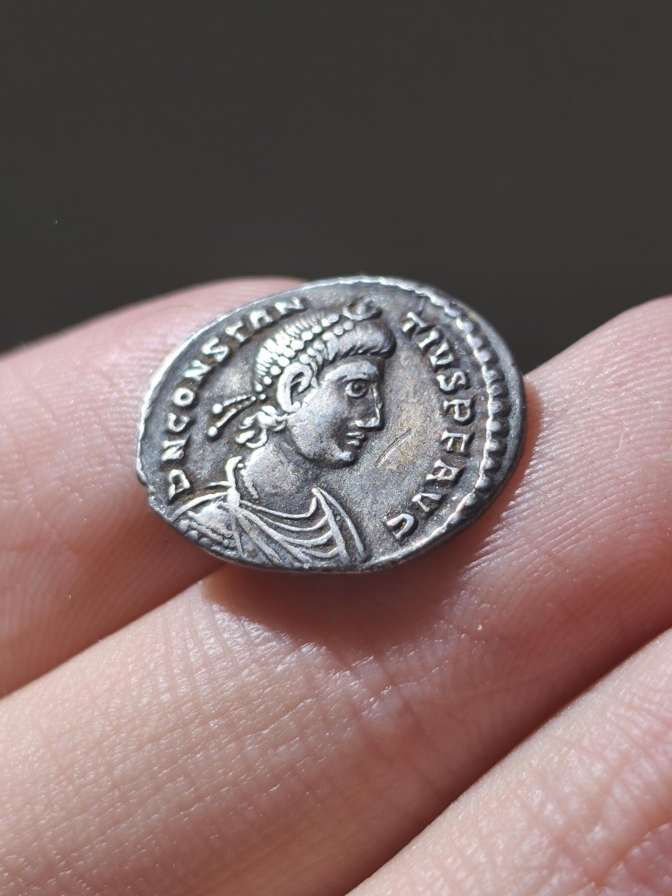 星盘世界钱币2026一月十日新年古典精品大拍 精彩纷呈 典藏美品！古罗马帝国君士坦丁王朝君士坦提乌斯二世西利克银币337-361AC，币面铭文清晰，罕见无裂，像这种罗马西力克的铸造量非常少，而且能从中挑取好品，那更是相当不易了