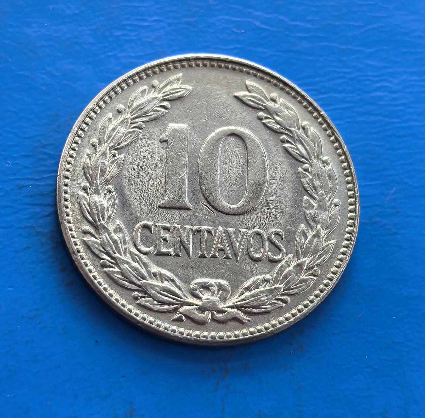 外国优质老铜币高银银币，周六九点倒数截拍，满百包邮，持续收拍 萨尔瓦多1968 年10 分，见证中美洲战后共和进程。正面镌 “REPUBLICA DE EL SALVADOR” ，凝共和符号；背面橄榄枝环饰面值，寄和平愿景。银质包浆载岁月痕迹，设计融地域文化与时代寓意。拉美小众存世稀，解码萨尔瓦多战后脉络，藏异域共和精神，是中美洲货币收藏独特标的 。