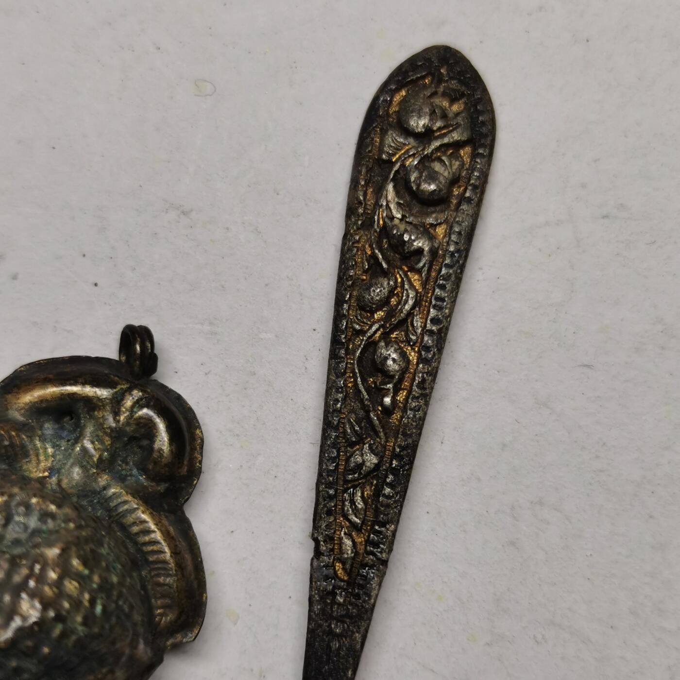 杂件专场92期 清代老银鎏金花纹发簪和铃铛