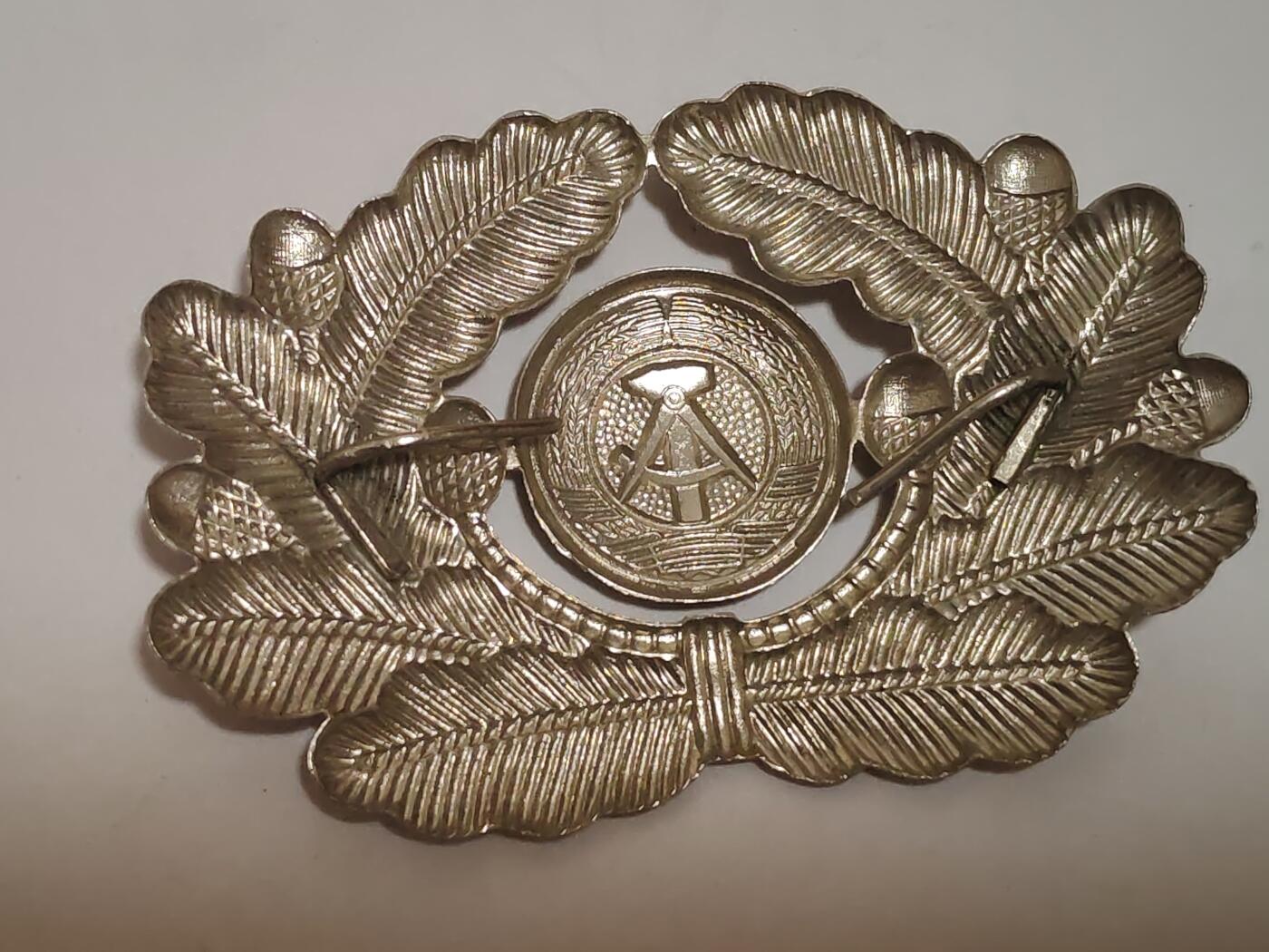 韵星假日拍卖第三十四期 -- Rimey Holidays Auction 34 民主德国军官帽徽