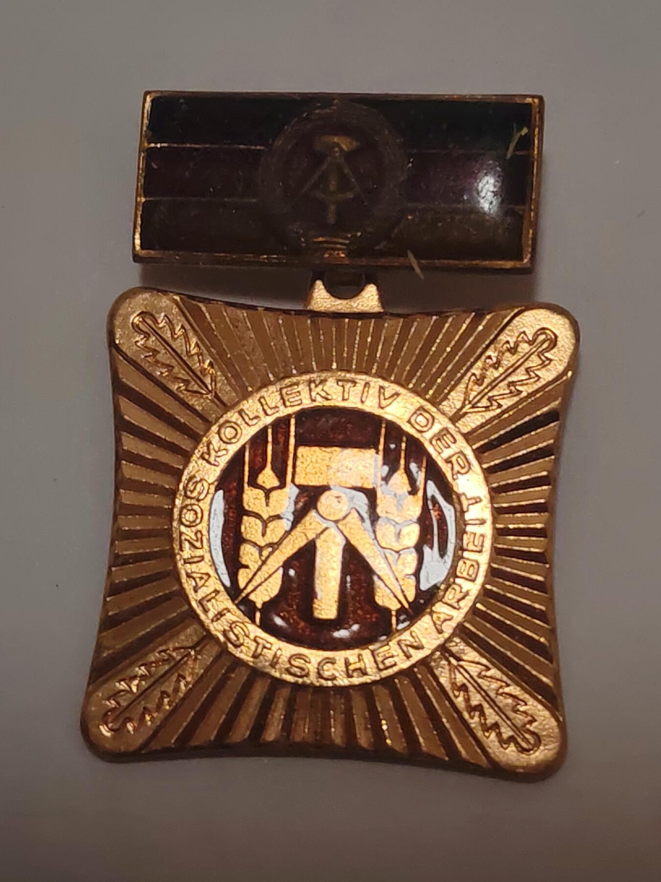 韵星假日拍卖第三十四期 -- Rimey Holidays Auction 34 民主德国集体劳动模范奖章