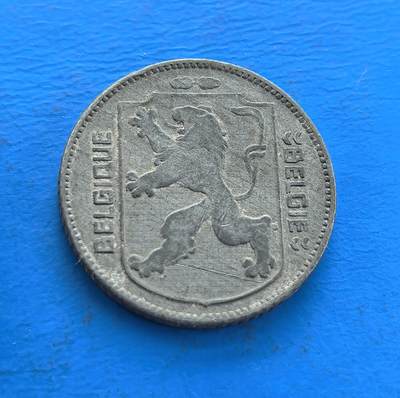 外国优质老铜币高银银币，周六九点倒数截拍，满百包邮，持续收拍 - 比利时 1943 年1 法郎锌币，铸于二战被占深期。正面雄狮纹章凝民族象征，背面面值纪年藏战时脉络。锌质包浆载战火痕迹，存世因战争损耗稀。属二战欧币标本，解码比利时苦难岁月，收藏融符号与历史厚重，是触摸战争记忆的独特载体 。