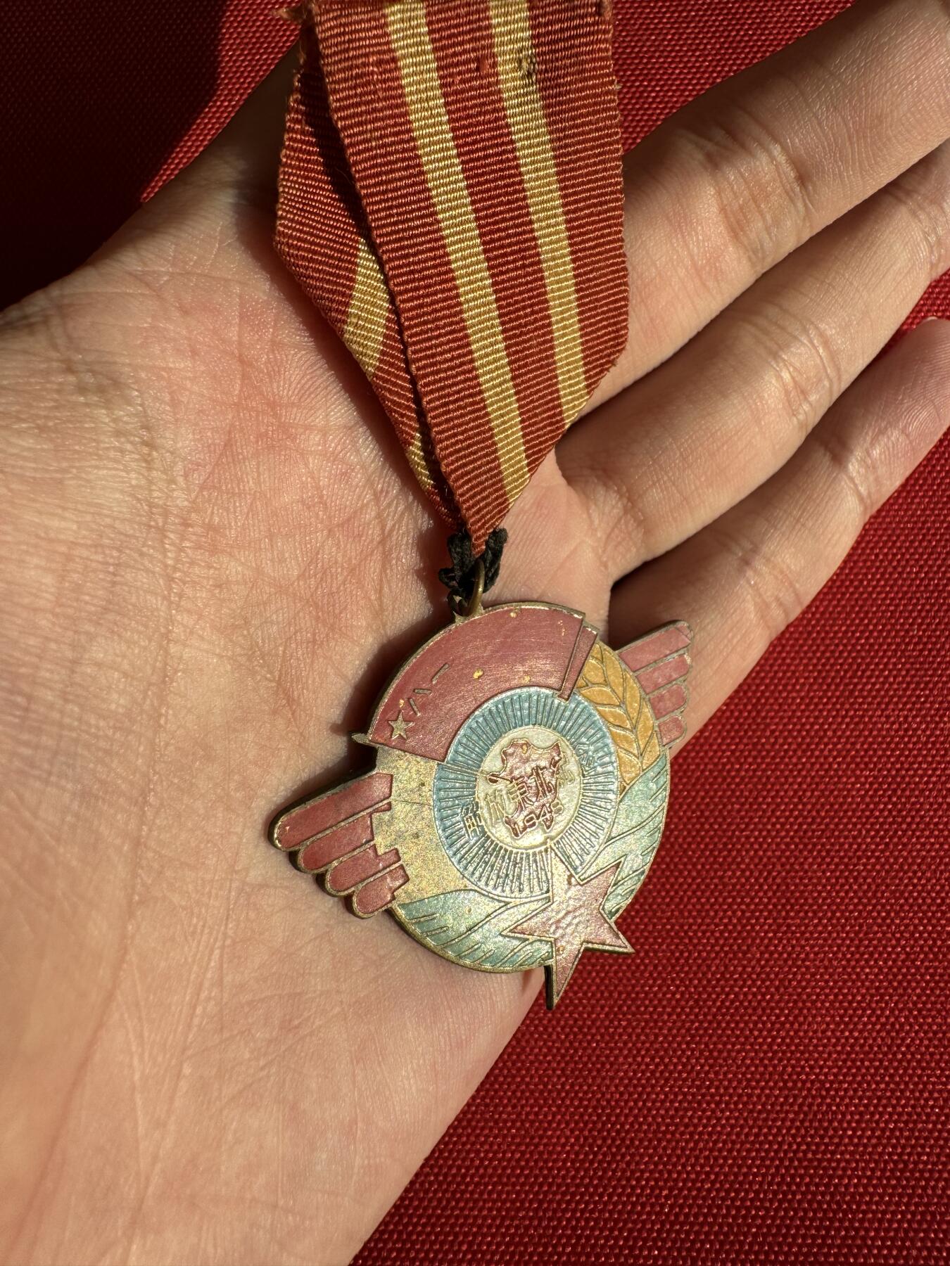 五哥徽章群   30号周二晚上八点4群联拍 铜章