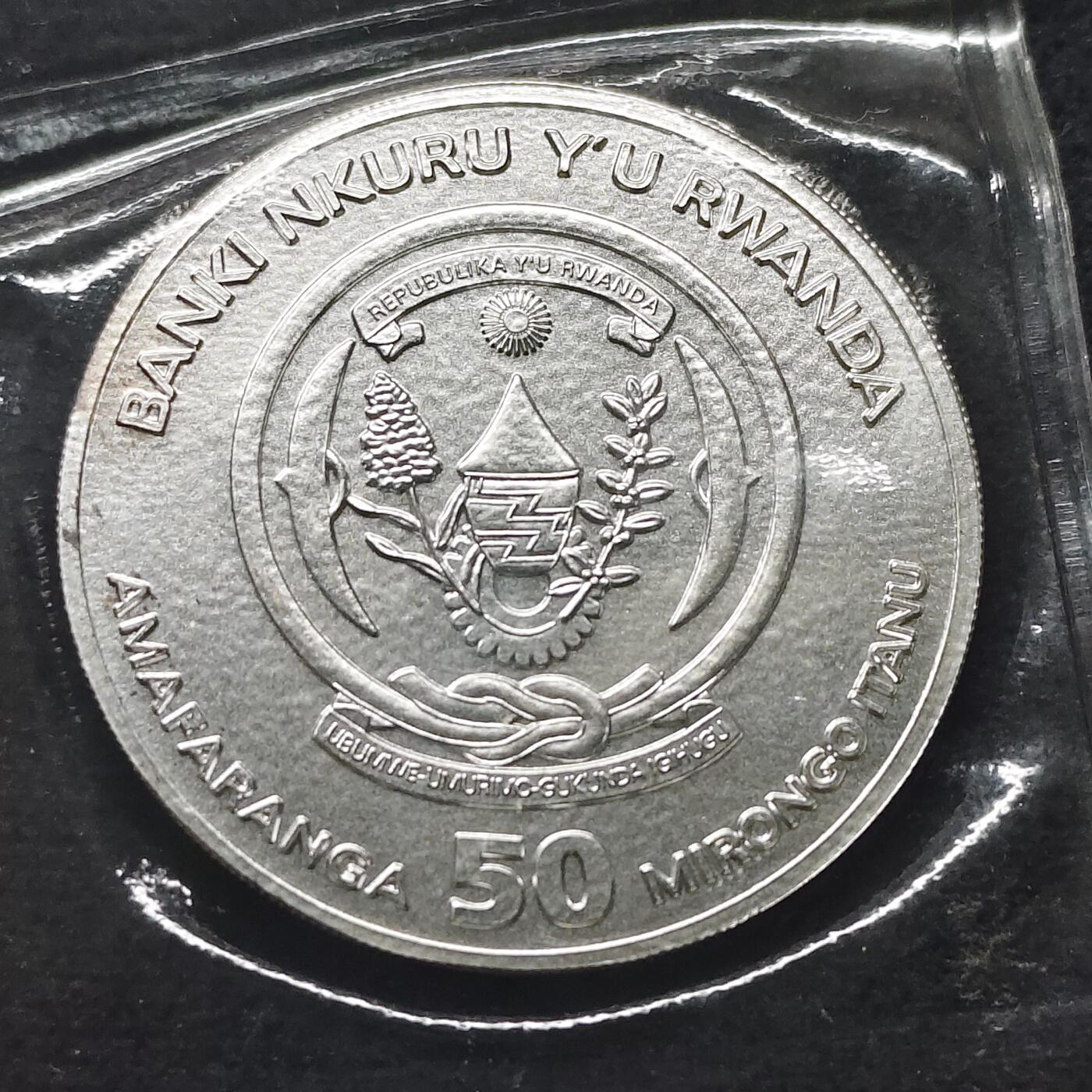 【全场包邮】纯粹捡漏拍491场（免费代拍第28场） 卢旺达2018年50法郎辽阔非洲系列野牛1盎司（40毫米31.1克）999纯银币