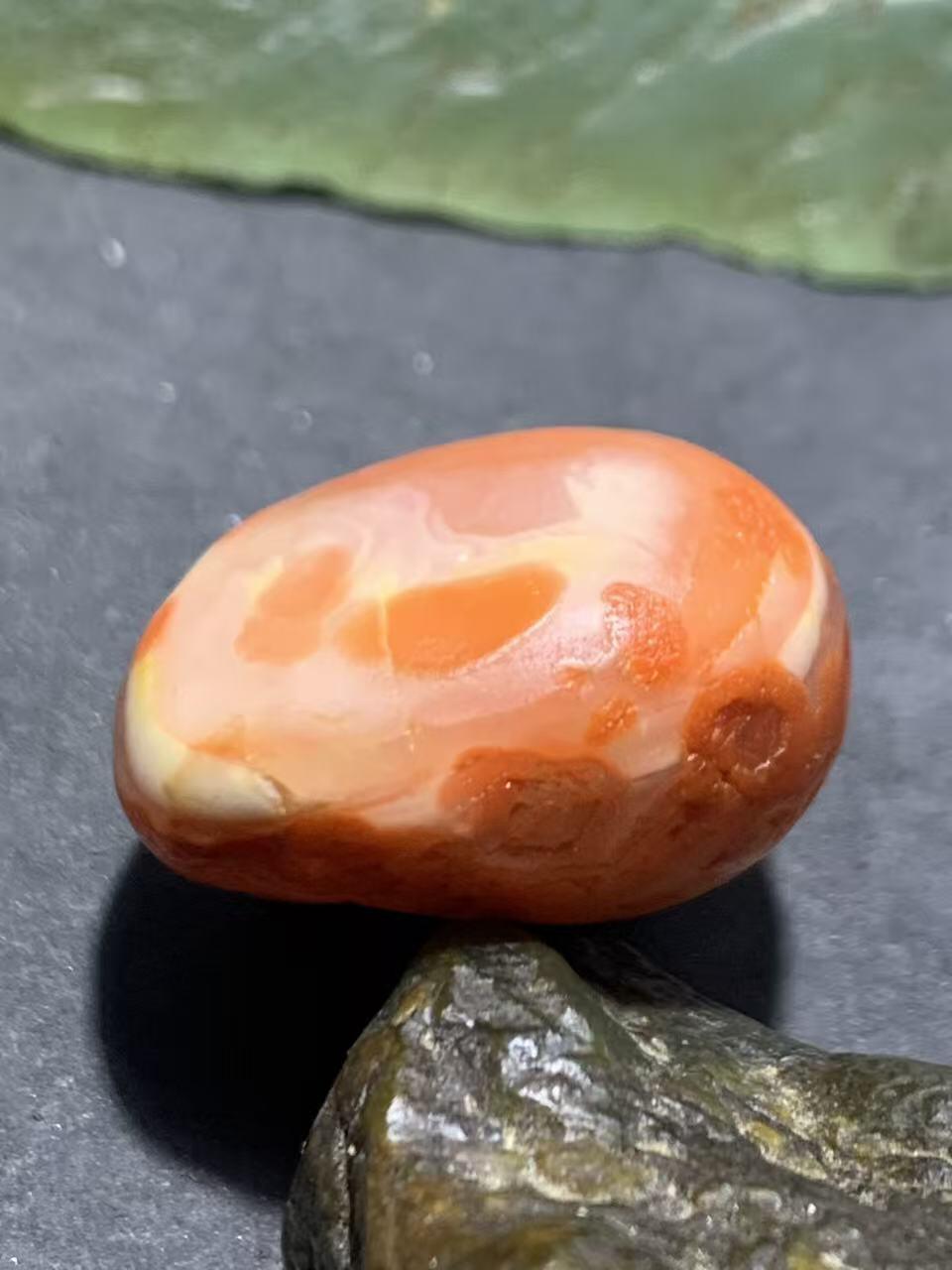 精美红白荔枝冻水冲籽川料南红玛瑙原石一颗