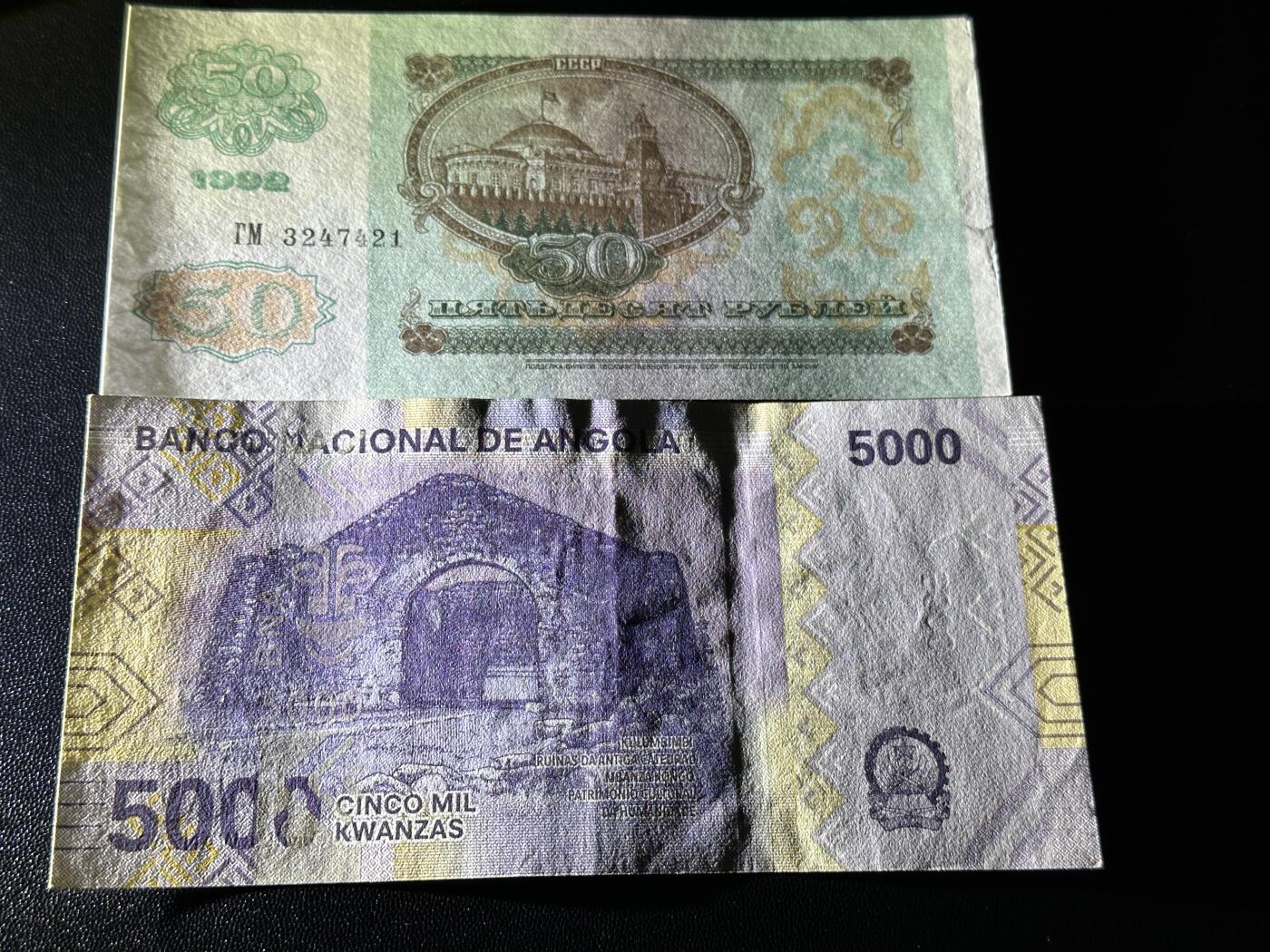 《外钞收藏家》第五百九十八期（2026年新年第一场）（本平台长期征集拍品、欢迎藏友们联系合作） 1992年俄罗斯50卢布+安哥拉5000 2张一起 非全新 品相如图