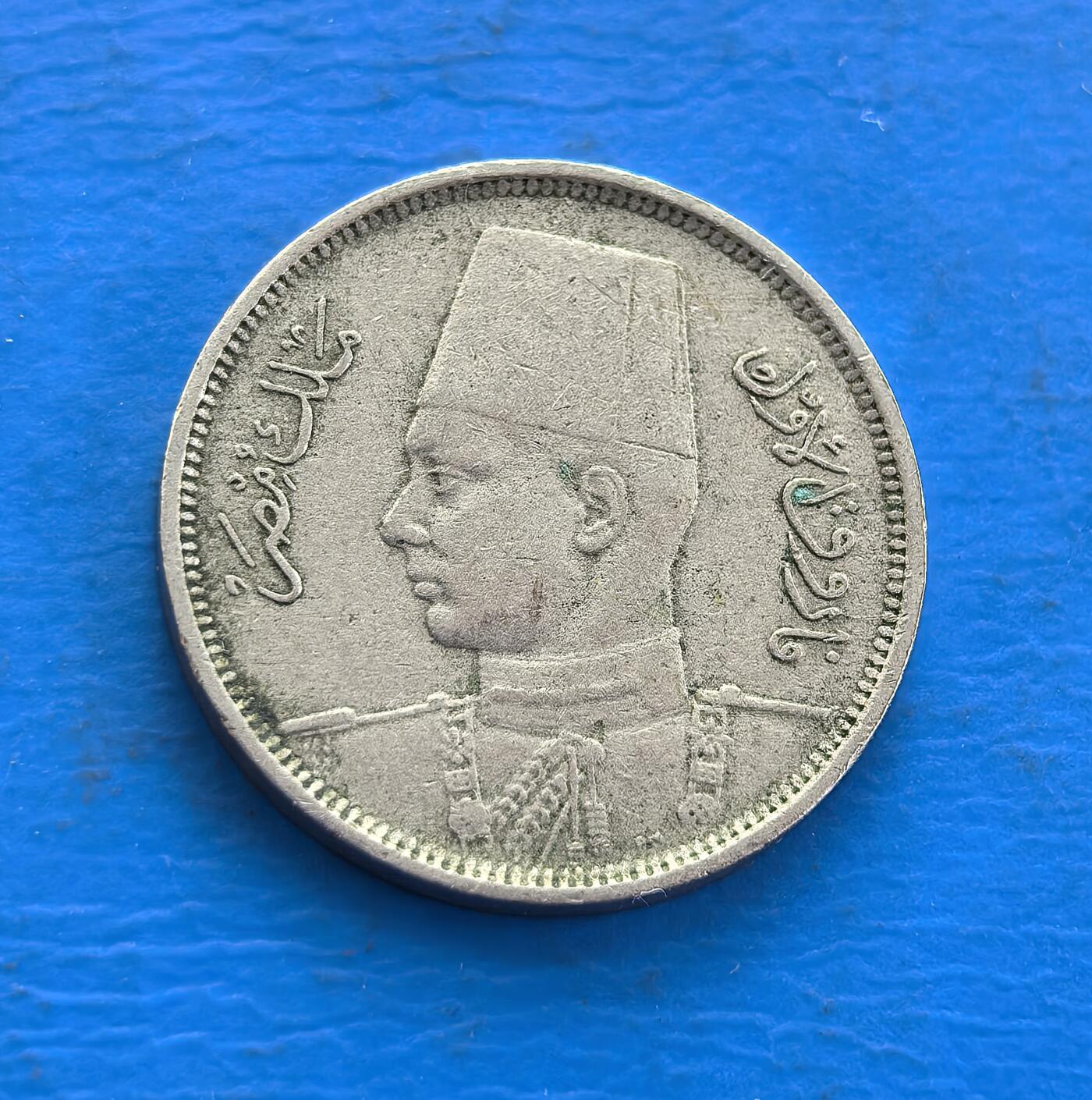 外国优质老铜币高银银币，周六九点倒数截拍，满百包邮，持续收拍 年埃及1938  2 米莉姆币，铸于法鲁克一世统治的王国时期，币面集阿拉伯文、双纪年（公历 1938 + 回历 1356），融合伊斯兰文化与君主符号。青铜包浆载岁月痕，见证殖民后埃及身份转型，属中东君主制货币稀缺标本，解码历史脉络，收藏兼具厚重底蕴与异域意趣 。