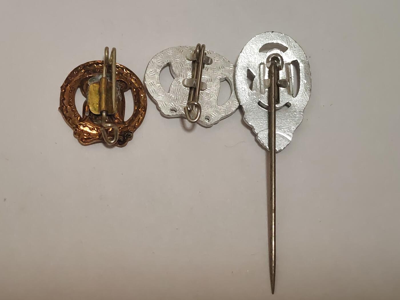 韵星假日拍卖第三十四期 -- Rimey Holidays Auction 34 民主德国体育技能证章插针一组