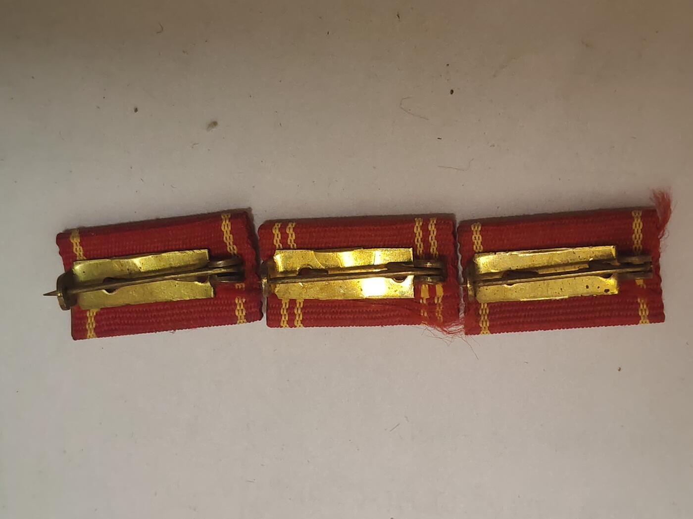 韵星假日拍卖第三十四期 -- Rimey Holidays Auction 34 民主德国工战队荣誉成员与圆满服役特级二等奖章章略一组 高级略