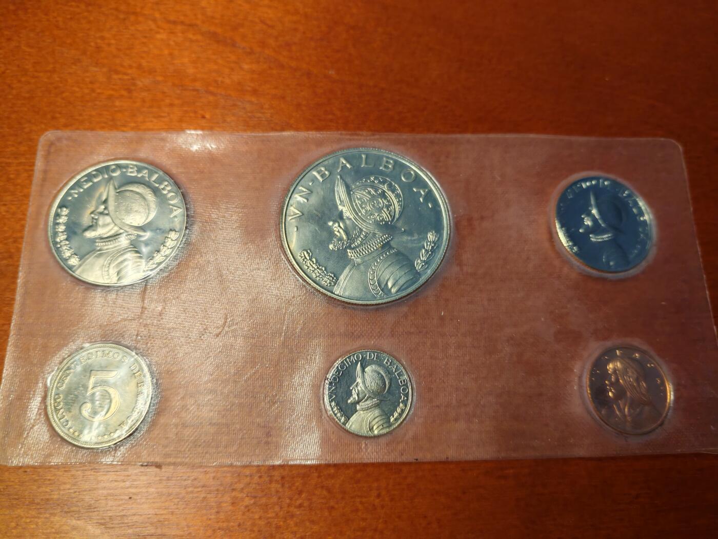 长老汇蛇年精选第九十场拍卖 1974巴拿马6枚精制银币套装，含大银币1枚，26.73克900银，有盒无证，量少年份