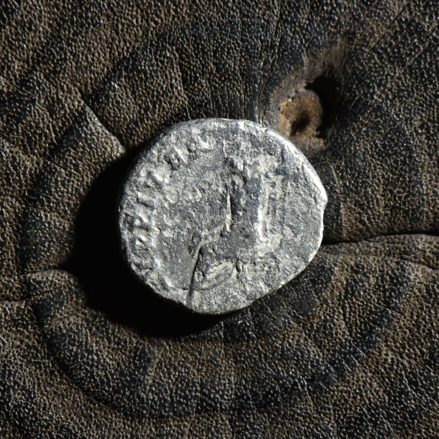 【良泉】第45期【直播场】1月15日晚19.30点开拍！ 208组，西方古代钱币、丝路古珠杂项专场 【藏家出品C】罕见 罗马帝国 公元54-68年 尼禄 第纳尔银币，2.5克