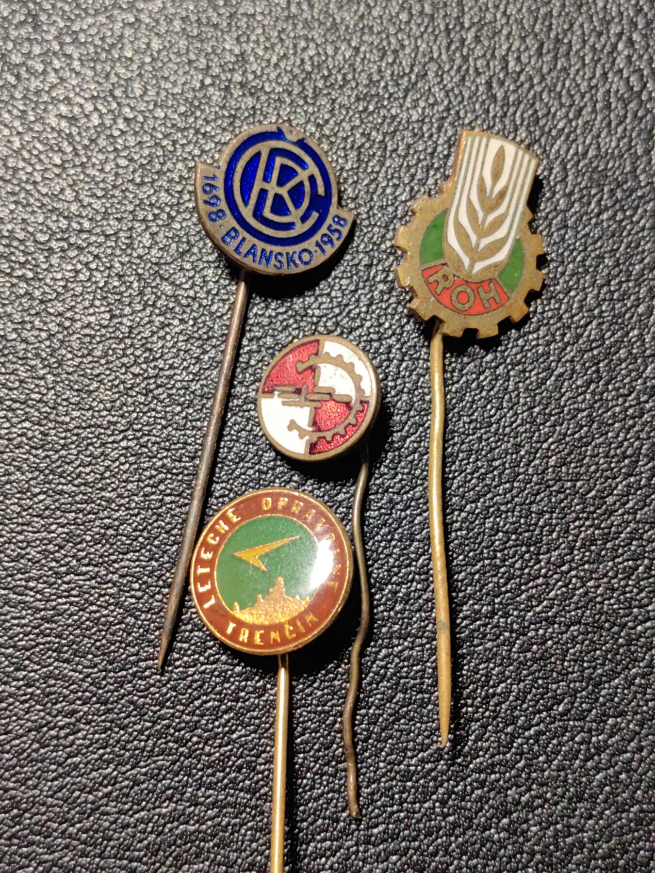 靖甫拍卖新拍第一场 铜珐琅徽章一组