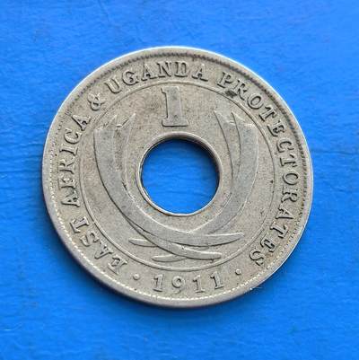 外国优质老铜币高银银币，周六九点倒数截拍，满百包邮，持续收拍 - 英属东非及乌干达保护地1911 年 1 分H版，中孔设计别致。正面镌殖民地名号，背面饰乔治五世王冠与王室铭文，承载英帝国殖民非洲的历史脉络。历经百年包浆厚重，属非洲早期殖民币稀缺品，解码东非过往，独特形制与殖民符号交融，为收藏拓展视野，历史厚重与设计意趣兼具 。