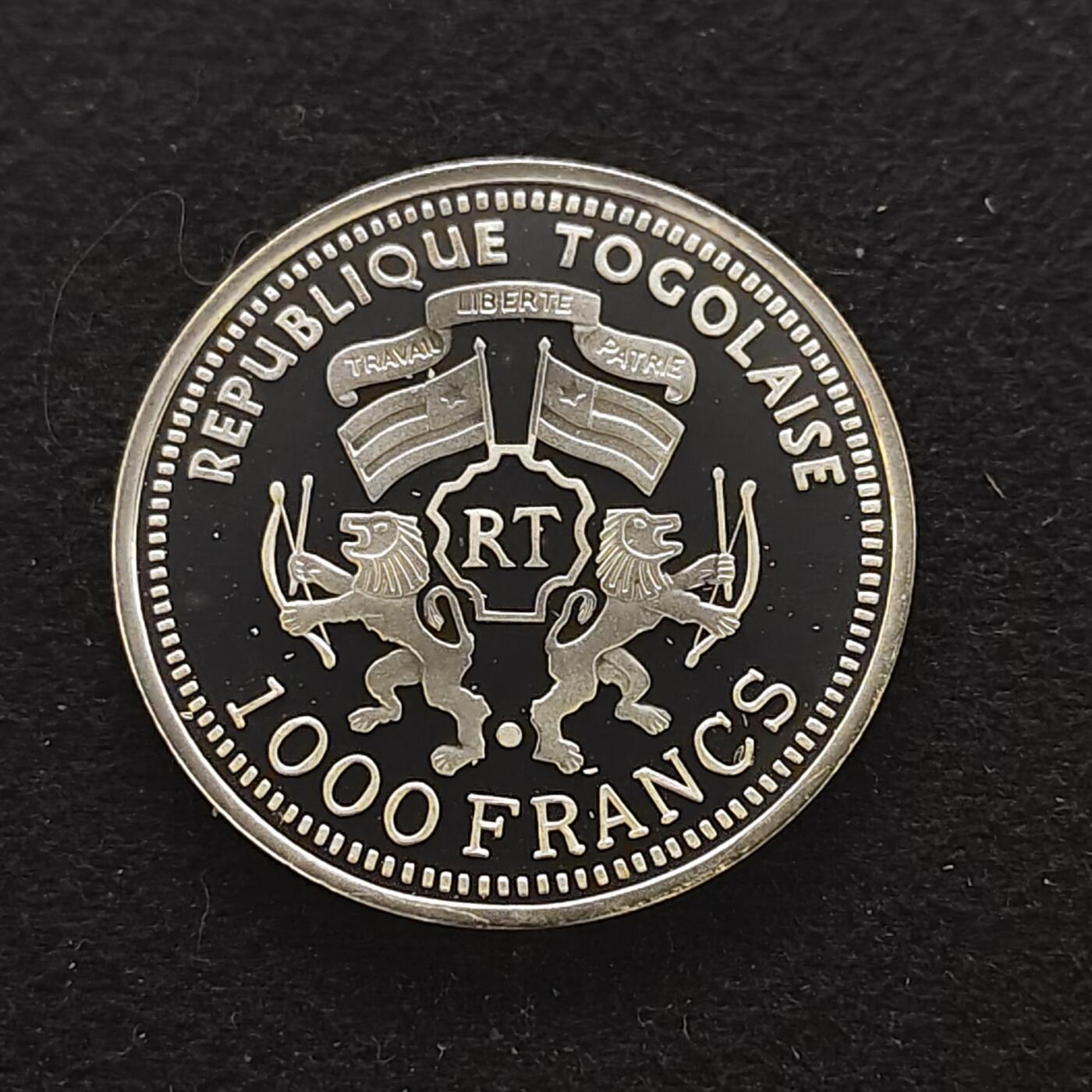 【全场包邮】纯粹捡漏拍491场（免费代拍第28场） 多哥2000年1000法郎非洲狮精制（35毫米15克）纪念银币