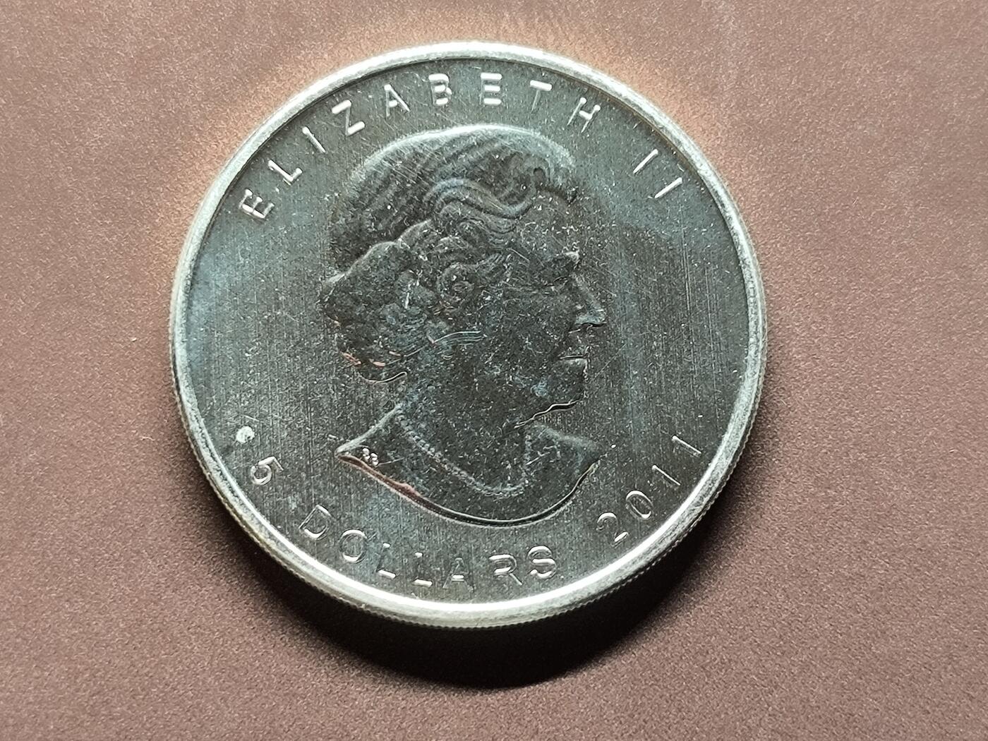 【日月同辉 第1场】元旦首场 无买家佣金 世界钱币 银币 【银币】2011年加拿大枫叶银币