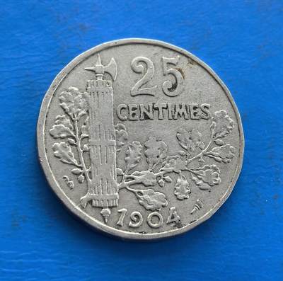 外国优质老铜币高银银币，周六九点倒数截拍，满百包邮，持续收拍 - 法国1904 年 25 分，属第三共和国时期。正面玛丽安娜凝萃共和精神，背面束棒（古罗马权威象征）配橡树枝，诠释自由与秩序。镍质包浆载百年痕迹，设计融合古典符号与法兰西理念，是解码欧洲共和文化、收藏思想载体的独特标的，历史厚重与象征意趣兼具 。
