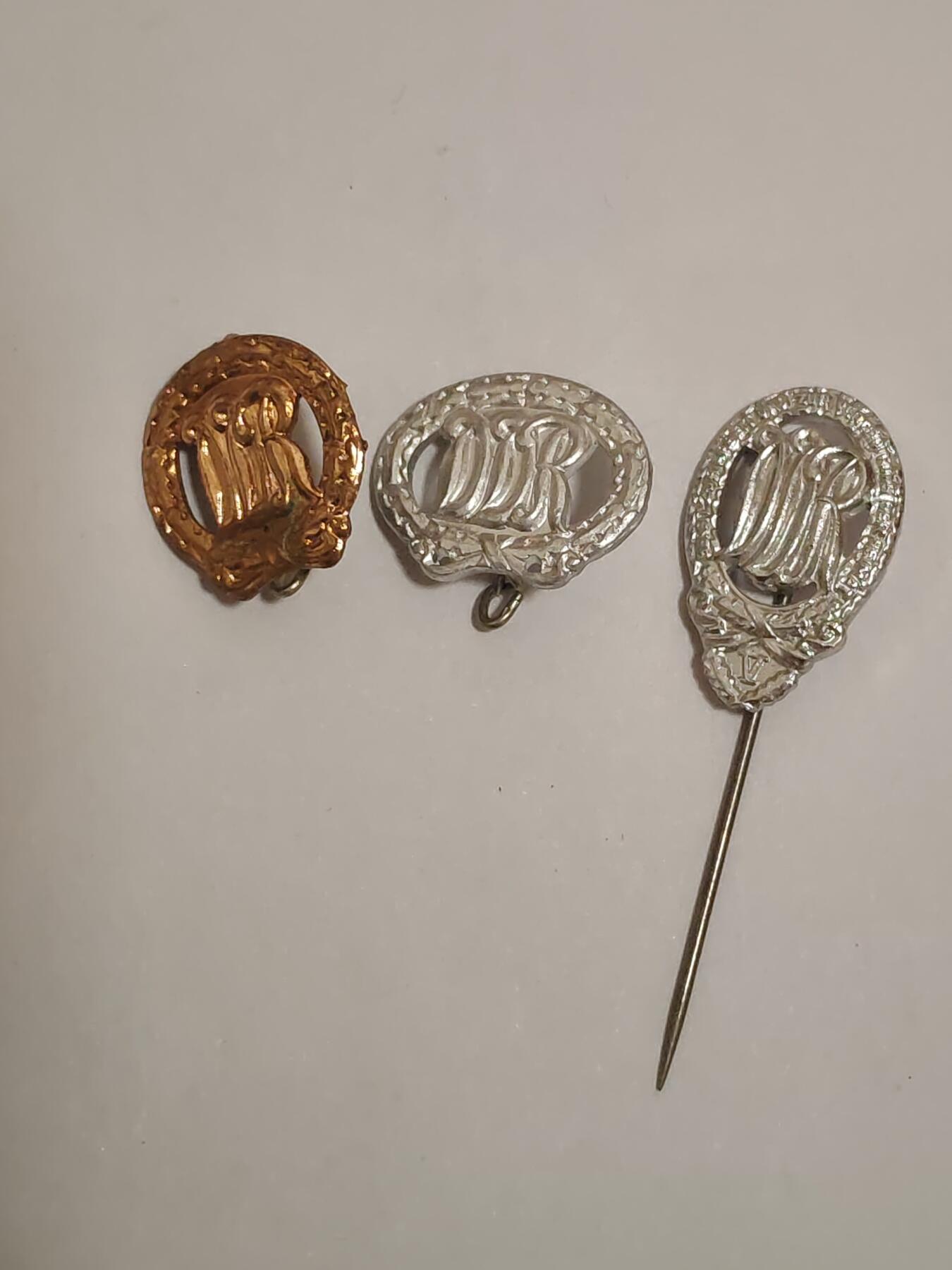 韵星假日拍卖第三十四期 -- Rimey Holidays Auction 34 民主德国体育技能证章插针一组