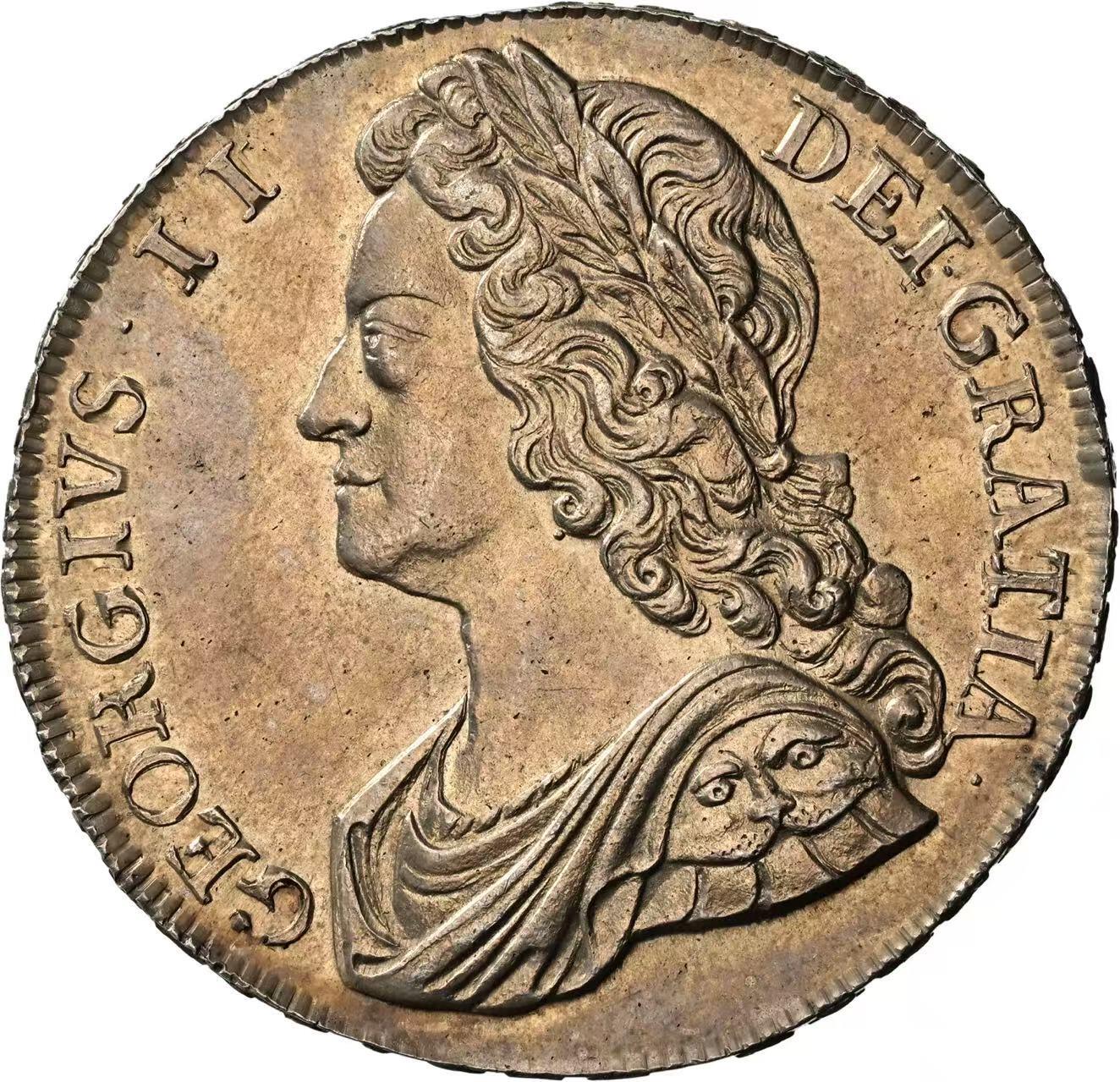 万国钱币拍卖第058期（万国新年大拍） NGC MS62 1741英国乔治二世玫瑰克朗 英国克朗系列中的大名誉品种 早期青年版头像 来自十八世纪中期的巅峰工艺 深峻的打制让你不会错过任何一个高点细节 玫瑰与纹章的设计在双面香槟金彩的加持下尽显雍容 不同错过的顶级收藏品质