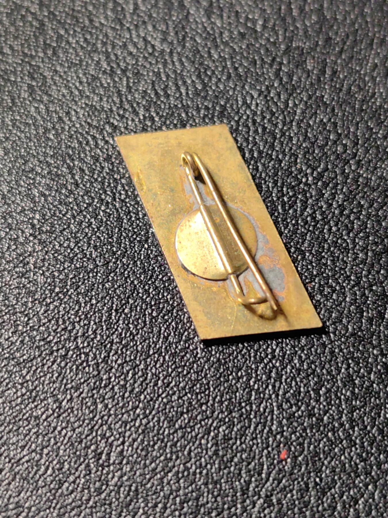 靖甫拍卖新拍第一场 匈牙利共青团二战胜利25周年证章