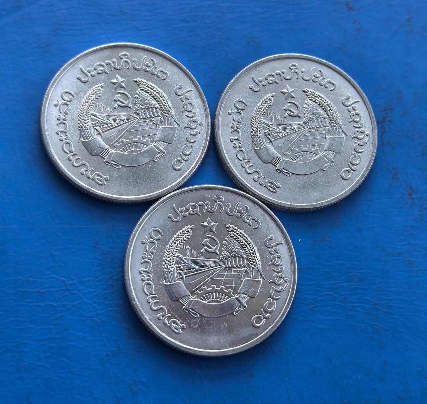 外国优质老铜币高银银币，周六九点倒数截拍，满百包邮，持续收拍 老挝1980年20元3个