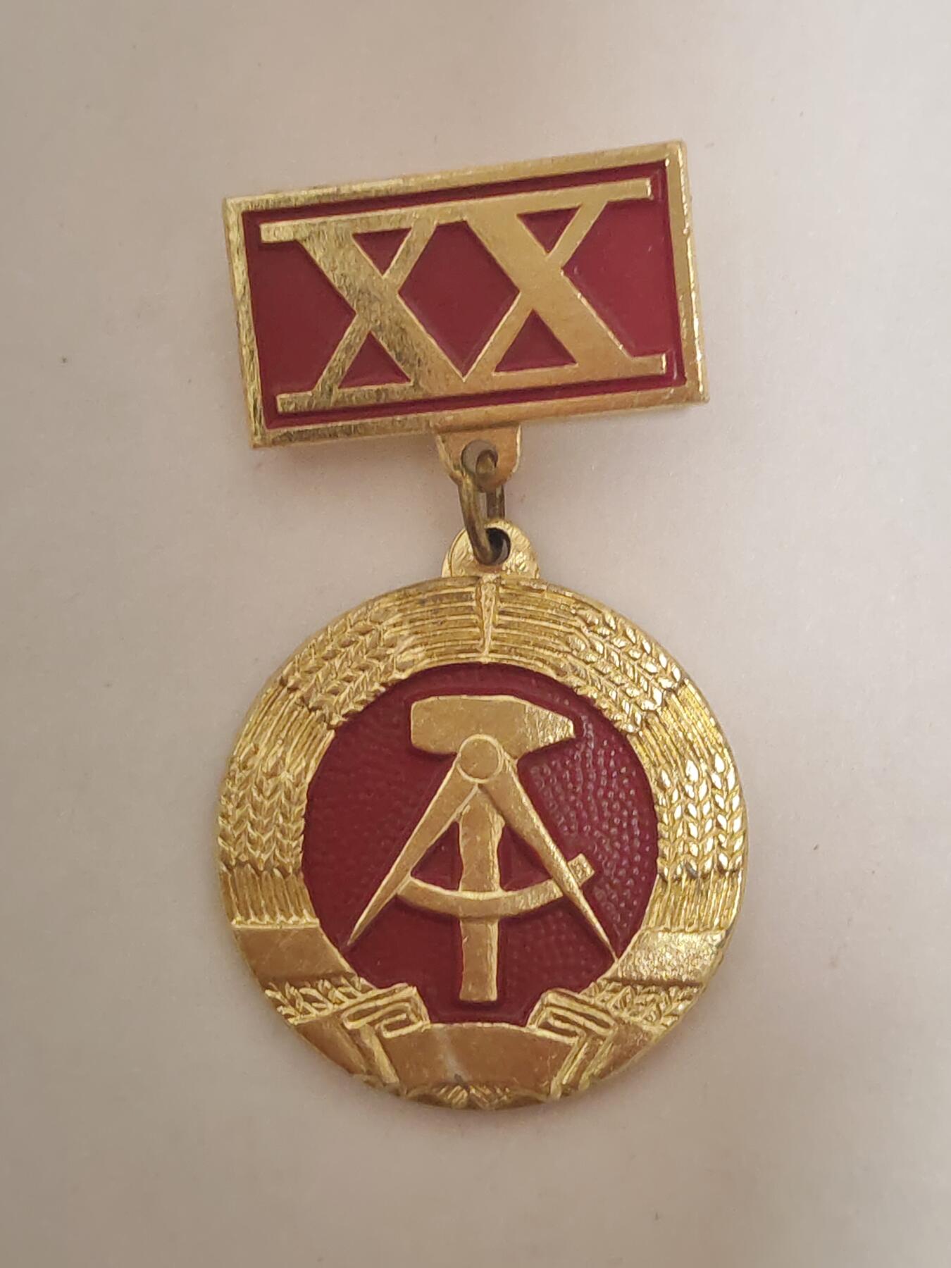 韵星假日拍卖第三十四期 -- Rimey Holidays Auction 34 民主德国成立二十周年纪念奖章