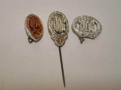 韵星假日拍卖第三十四期 -- Rimey Holidays Auction 34 - 民主德国体育技能证章插针一组