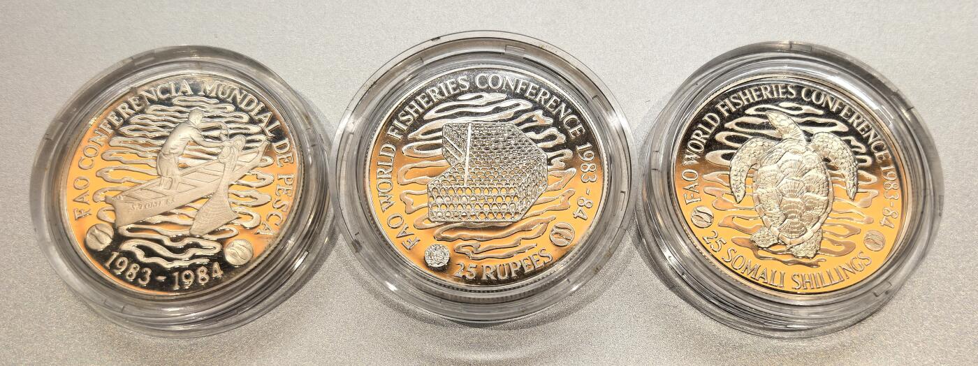 凡希社世界钱币微拍第三百十六期 塞舌尔/索马里/圣多美与普林西比渔业会议大银精铸三枚一组全品