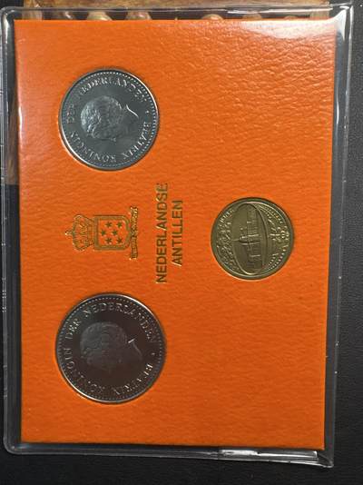 ❤️【币观天下】❤️ 第337期钱币拍卖- 2026.1.2周五晚上6点半场-长期征集拍品 - 荷属安的列斯1980年发行造币厂原封1盾和2-1/2盾和1枚铜章