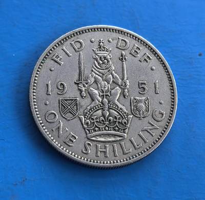 外国优质老铜币高银银币，周六九点倒数截拍，满百包邮，持续收拍 - 英国1951 年1先令，正面乔治六世肖像，背面英格兰雄狮踞皇冠，铭刻王室符号。属战后流通币，铜镍材质包浆自然，见证英帝国币制脉络。传统纹章设计 + 特定历史节点，是钱币收藏触摸王室历史与时代记忆的独特标的，亦适工艺创作 。