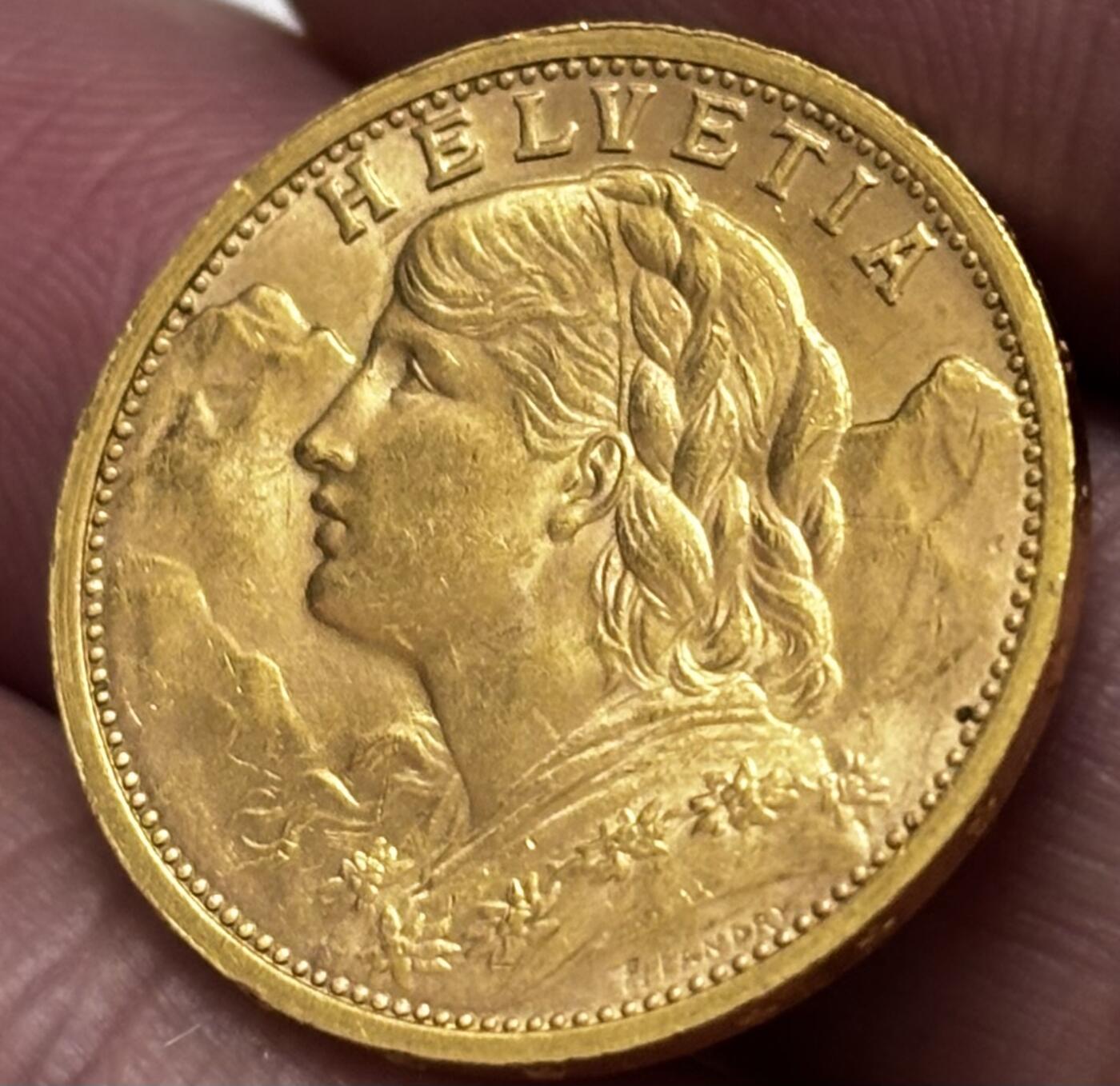 文馨钱币收藏 迎新纳福2026新年第一场（第 287 场）金银老铜币拍卖 少见金光闪闪 1907 年瑞士雪山女神 20 法郎金币 B 版，图案设计风格突出，裸币金币好品，重 6.45 克，金价也在一千左右徘徊，一百多年历史，投资首选，持续上涨品种，喜欢的不要错过了