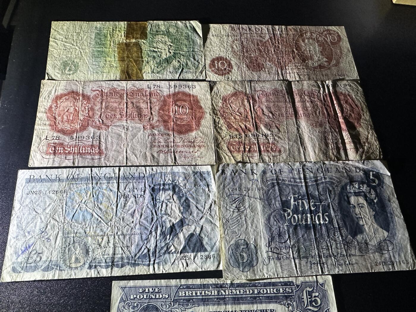 《外钞收藏家》第五百九十八期（2026年新年第一场）（本平台长期征集拍品、欢迎藏友们联系合作） 英国A、C、D序列加殖民地军票7张一起 非全新 品相如图