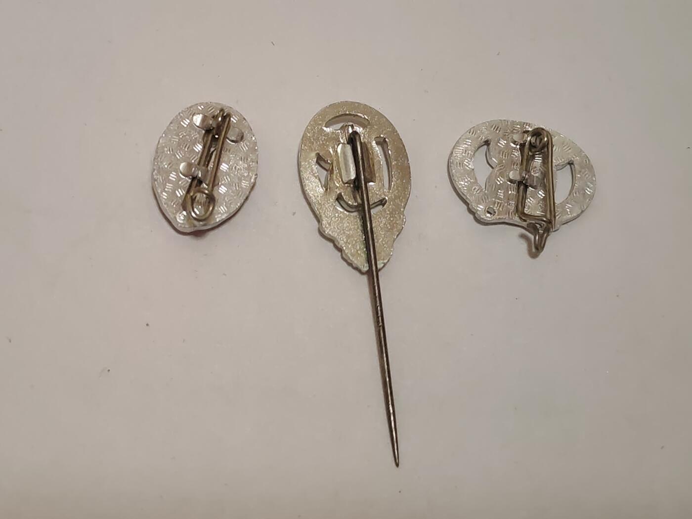 韵星假日拍卖第三十四期 -- Rimey Holidays Auction 34 民主德国体育技能证章插针一组