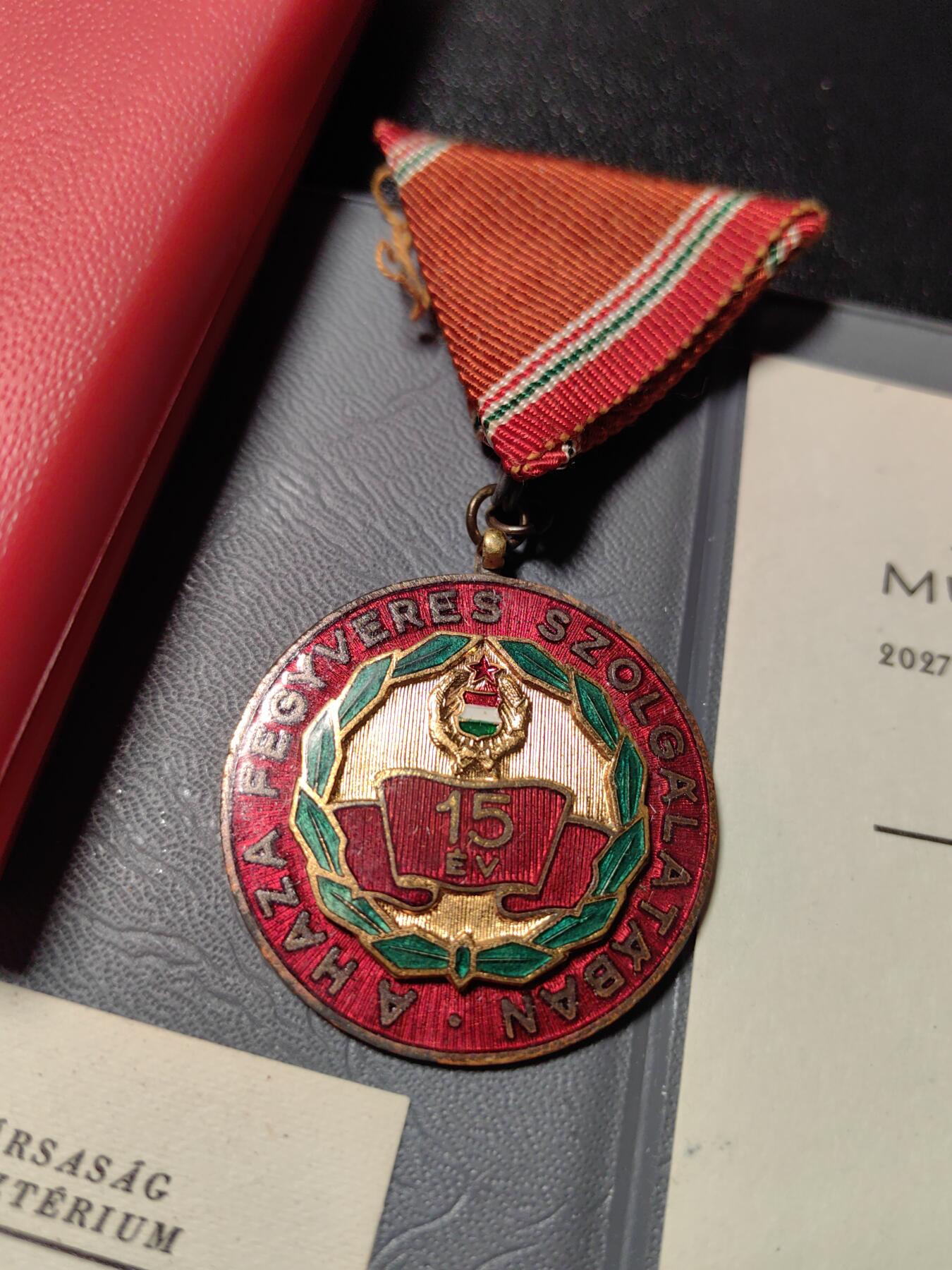 靖甫拍卖新拍第一场 匈牙利人民军15年圆满服役奖章带大小证