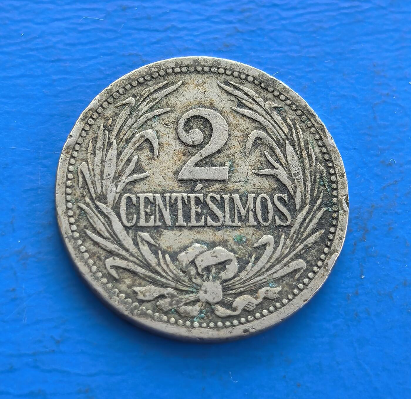 外国优质老铜币高银银币，周六九点倒数截拍，满百包邮，持续收拍 乌拉圭 1909 年2 分，见证南美共和初创期。背面放射纹象征独立精神，正面花环寄和平愿景，设计融地域符号与时代寓意。铜镍包浆载百年痕迹，南美小众存世渐稀。解码乌拉圭建国脉络，藏拉美共和史意趣，是触摸异域货币文化的独特标本 。